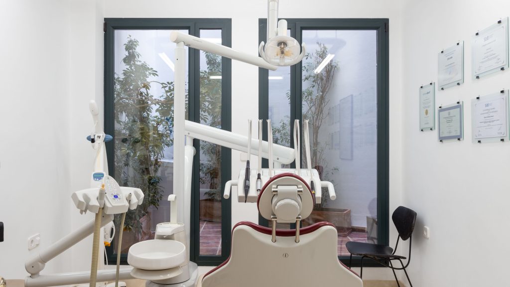 Photograph of a Cabinet of the office - Dental Clinic in Seville Dr. Jimenez Lozano