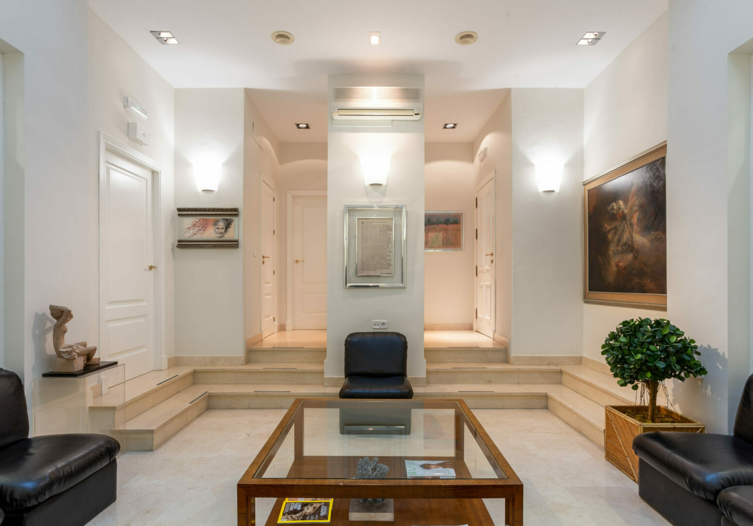 Waiting room of the Jiménez Lozano Dental Clinic - Dental Clinic in Seville