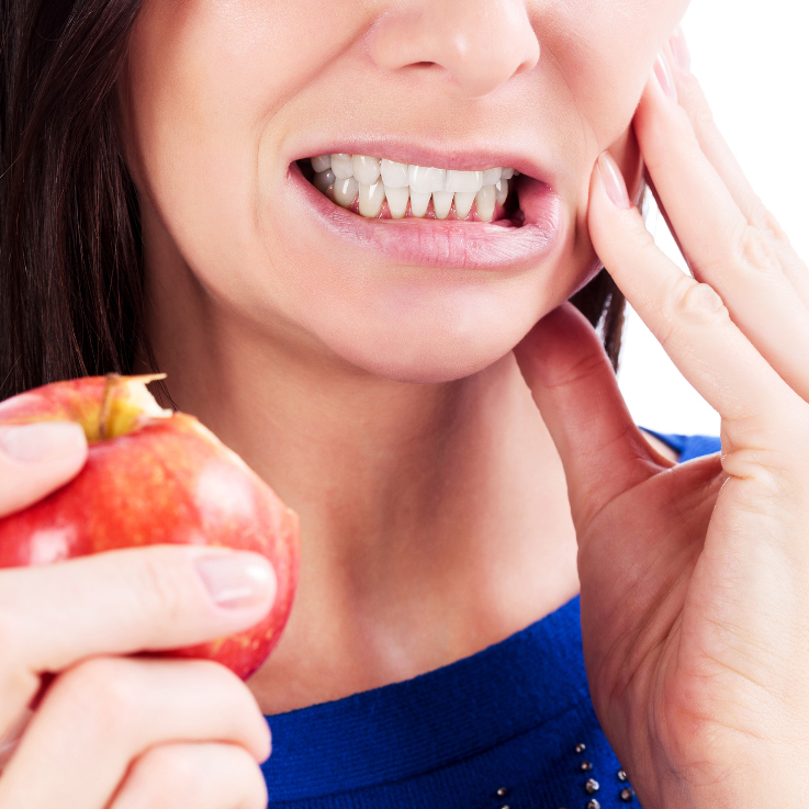 Periodoncia en Sevilla - Manzana mordida